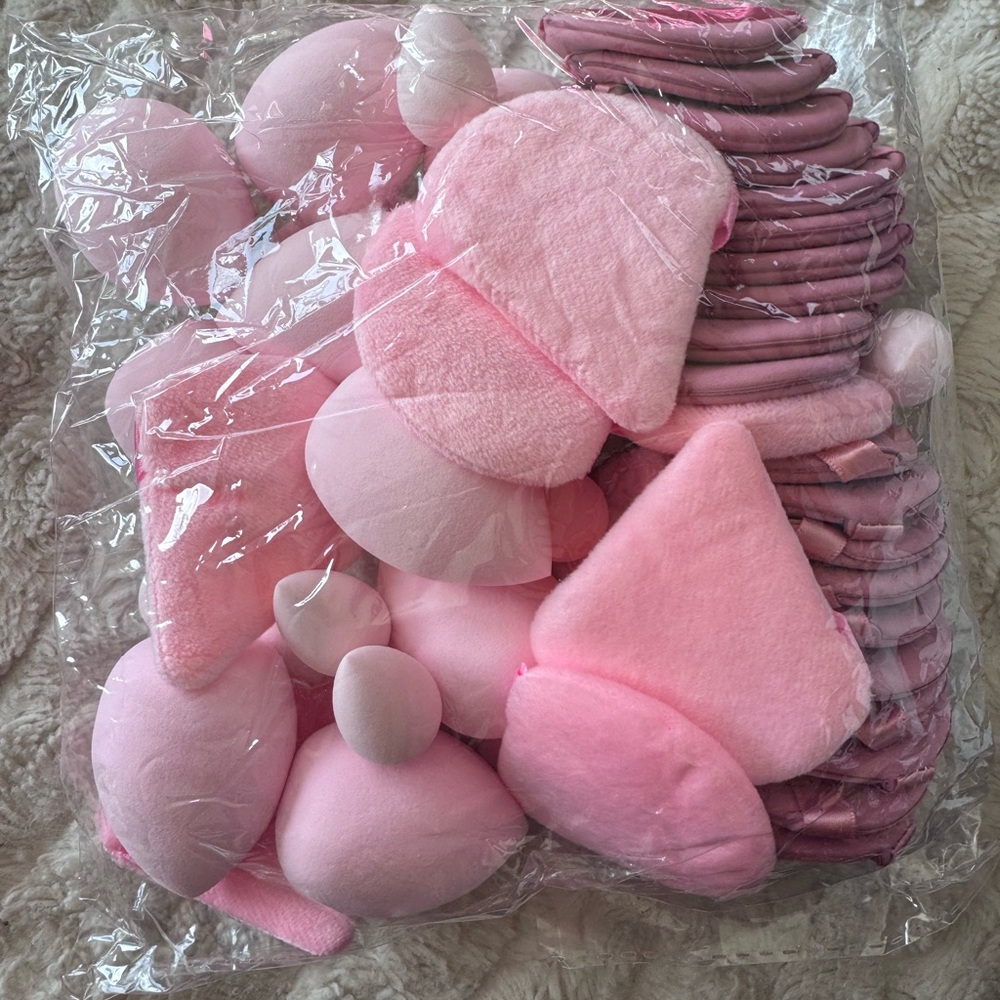Pink Plush Beauty Blenders & Powder Puffs NEW